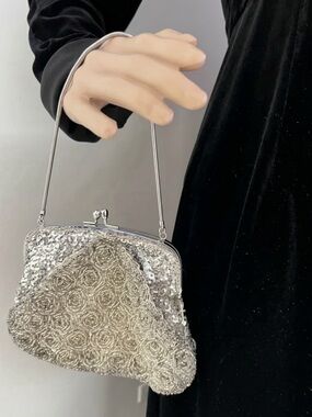 Vintage Silver Beaded & Sequined Clutch – Sculptural Design, Bridal to Cocktail
